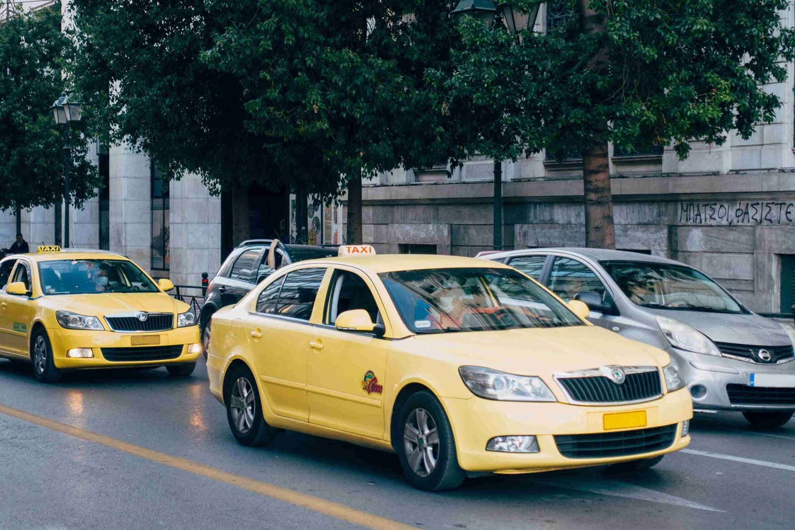 Airport Taxi Solutions for Cobham Residents Travelling with Oversized Luggage and Sports Equipment