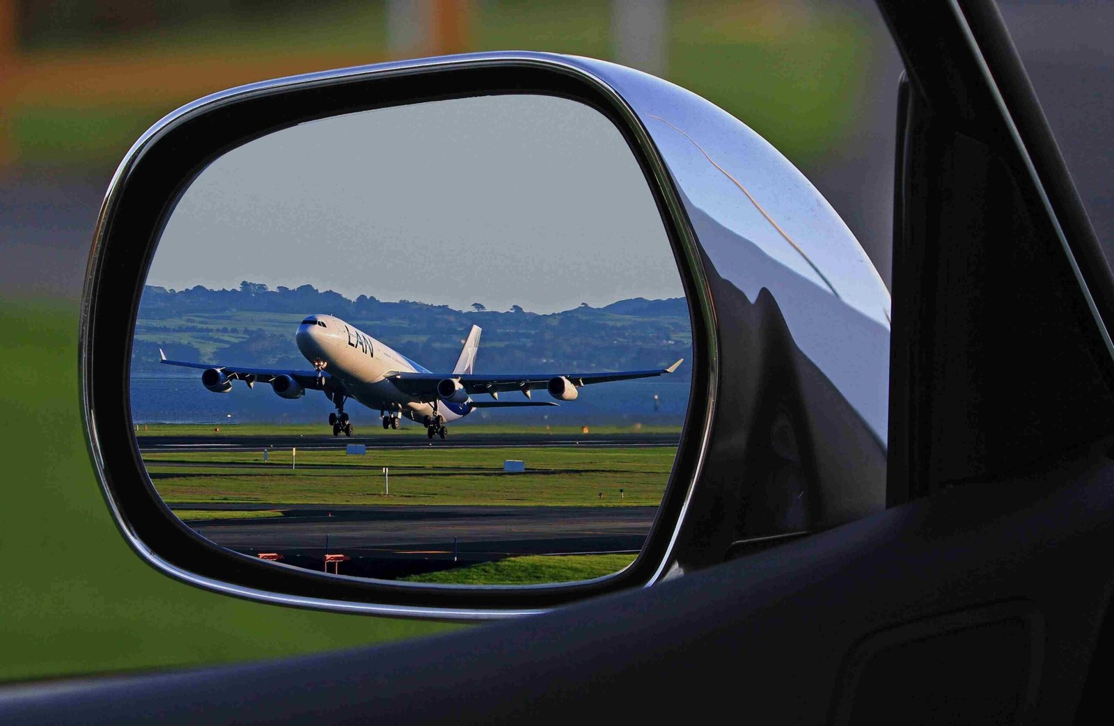 International Airport Transfers from Cobham for Long-Haul Flights Requiring Precise Travel Planning